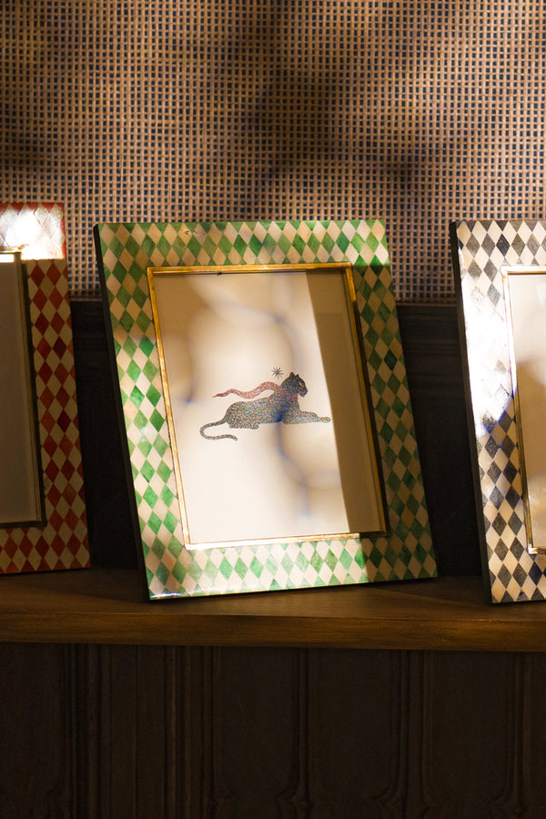 Moss & White Photo frame hover